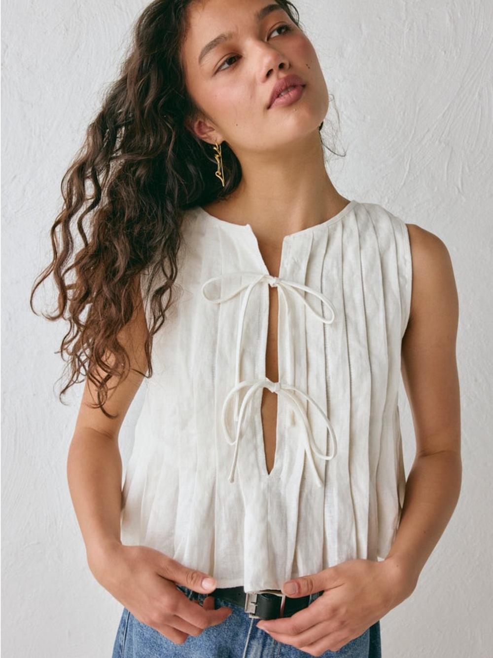 Sleeveless Valeria Linen Blend White Tie-Front Pleated Tank Top Small
